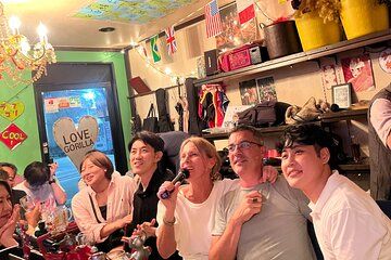 Fukuoka Karaoke Bar Tour with Locals and Enjoy Nightlife