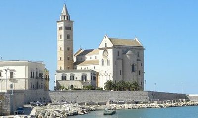Bari,Trani & Castel Delmont Tour With Hotel Pickup From Lecce