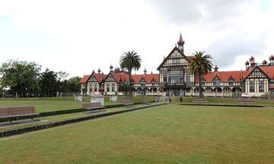 Taupō to Auckland via Rotorua and Hobbiton