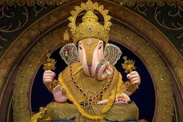 Guided tour of Pune Ganesh Festival in Private Car with Dinner