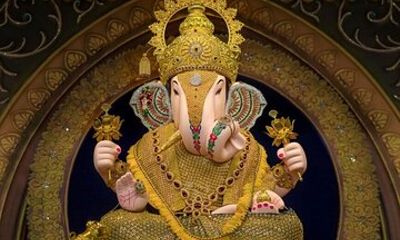 Guided tour of Pune Ganesh Festival in Private Car with Dinner
