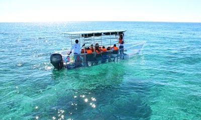 Invisible Boat to Rainbow Reef and Papa Doc Wreck
