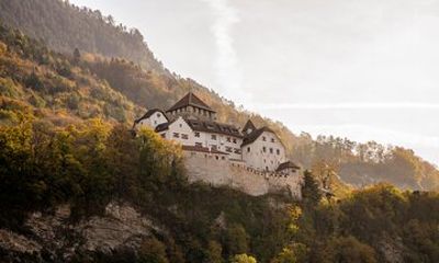 Zurich: Private 4 Countries in One Day Experience