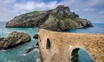 Basque Coast Private Tour in Gaztelugatxe, Mundaka, and Guernica