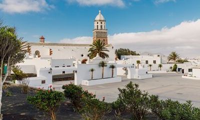 Lanzarote Private DayTrip to Teguise Market & Volcanic LagOmar