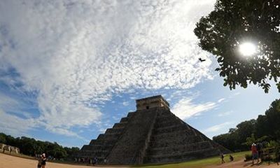 Tour Chichen Itza Guided and 2 Cenotes + Food