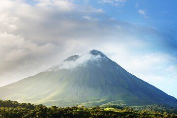 Arenal Volcano & Hot Springs Private Tour from San José