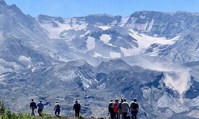 From Portland to Mt. Saint Helen Tour in a Small Group