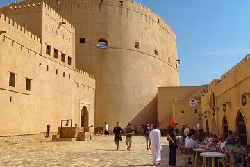 2 Day Tour in Oman with a Visit to Nizwa and Jebel Akhdar