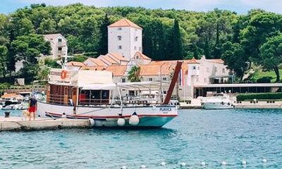 Blue Lagoon & 3 Islands Tour from Vinišće with Lunch & Wine