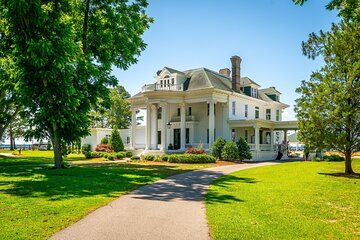 Insider Tour of Historic River Forest Manor