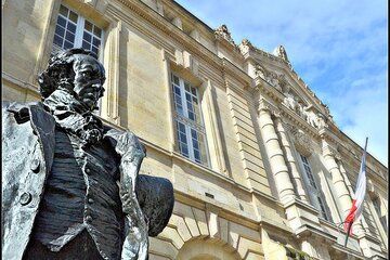 Bordeaux Prestige Tour 18th Century City Tour and Wine Tasting