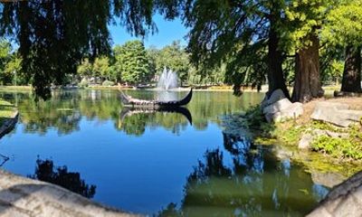 Guided Walking Tour of Romanescu Park with Lunch and Wine Tasting