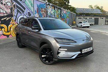 Private transfer from/to Airport & Train station