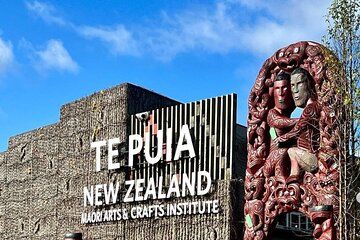 Auckland: Te Puia with Haka, Tree Walk & Blue Springs