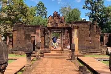 Beng Melea and Banteay Srei Temple Tour