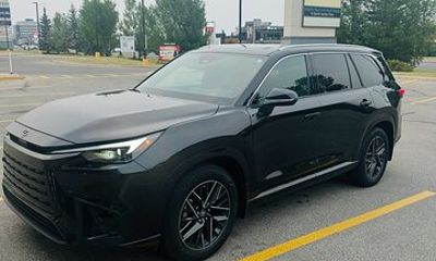 Calgary to Lethbridge & Beyond, Private Luxury YYC Transfer,
