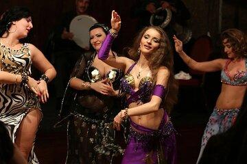 Hurghada: Enjoy Exciting Cabaret Show & Convenient Transfers