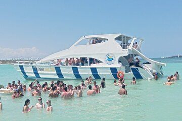 Punta Cana VIp Booze Cruise Snorkeling Entertainment Bar shots