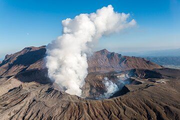 Mt. Aso Crater, Kusasenri and Kurokawa Onsen Tour from Fukuoka