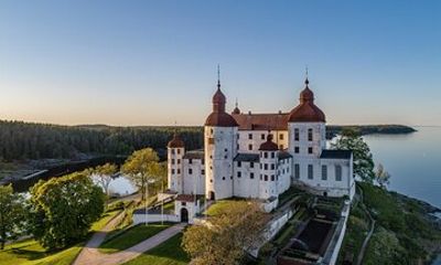 Private Day Trip from Gothenburg to Lake Vanern and Lacko Castle