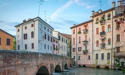 Tour in Treviso: between Tiramisu and history