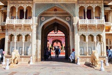 Jaipur Private Day Tour – Customizable Itinerary with Car & Guide