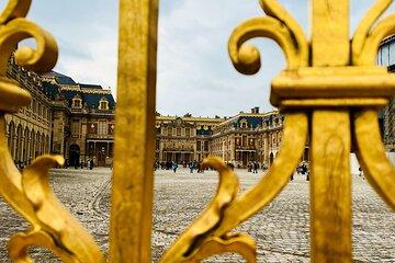 Versailles Small Group Tour from Paris Palace Gardens and Gift