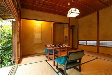 Guided Tour of Nagasaki Shrine with Japanese Style Course Lunch