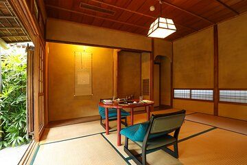 Guided Tour of Nagasaki Shrine with Japanese Style Course Lunch