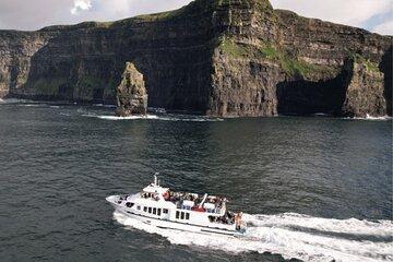 From Dublin: Cliffs of Moher, Boat Tour & Ailwee Caves