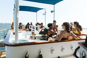 Private Luxury Hot Tub Boat Around NYC and Statue Up to 20 ppl