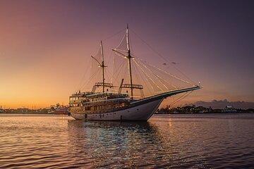 Bali Phinisi Sunset Dinner Cruise with Live Entertainment