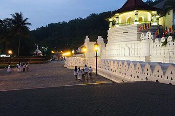 Kandy City Explore with a Local Guide by Tuk Tuk