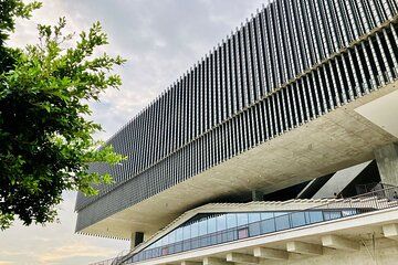 Hong Kong Private Tour in M Museum and Lai Chi Kok Trade District