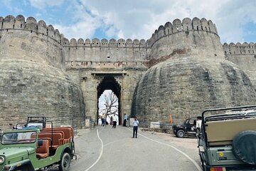 Discover Udaipur Sights on Private 3 Day Tour