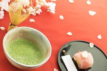 Tea ceremony in Ginza! Includes Japanese sweets and sushi toy