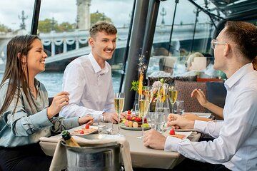 Bateaux Parisiens Seine River Lunch Cruise with French Menu