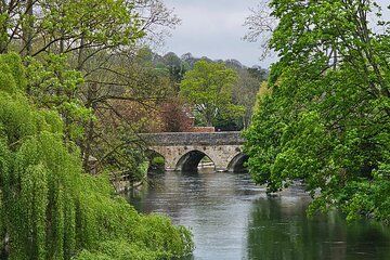 Southampton to Heathrow transfer via Stonehenge and Royal Palace