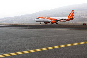 Easy Jet arrival Akureyri Airport Transfer to Lake Mývatn