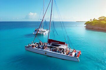 Negril Private Catamaran Cruise with Snorkeling and Drinks