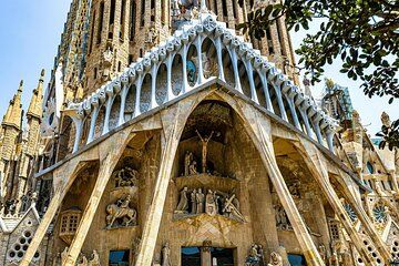 Sagrada Familia and Park Guell Guided Tour Combo