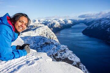 Preikestolen Winter Hike with Hot Meal