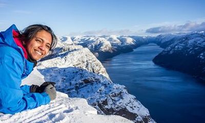 Preikestolen Winter Hike with Hot Meal