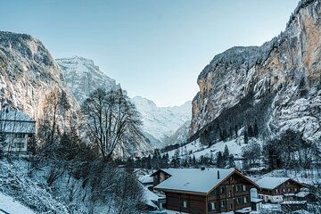 Waterfalls to Chocolate in Interlaken Lauterbrunnen and Wengen