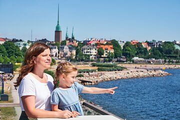 Joyful Family Walking Tour in Helsinki