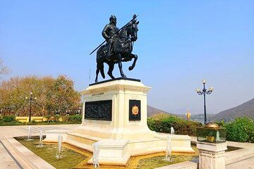 Half Day Udaipur City Tour by TukTuk or Car