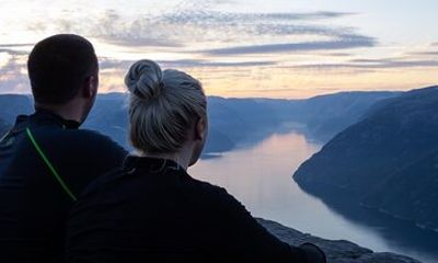 Preikestolen Sunrise Hike and Breakfast