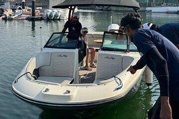 Abu Dhabi Private Boat Yas Island Escape and Tour, Max 6 Persons