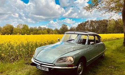 Rent a classic Citroen DS for a trip to the Bremen countryside